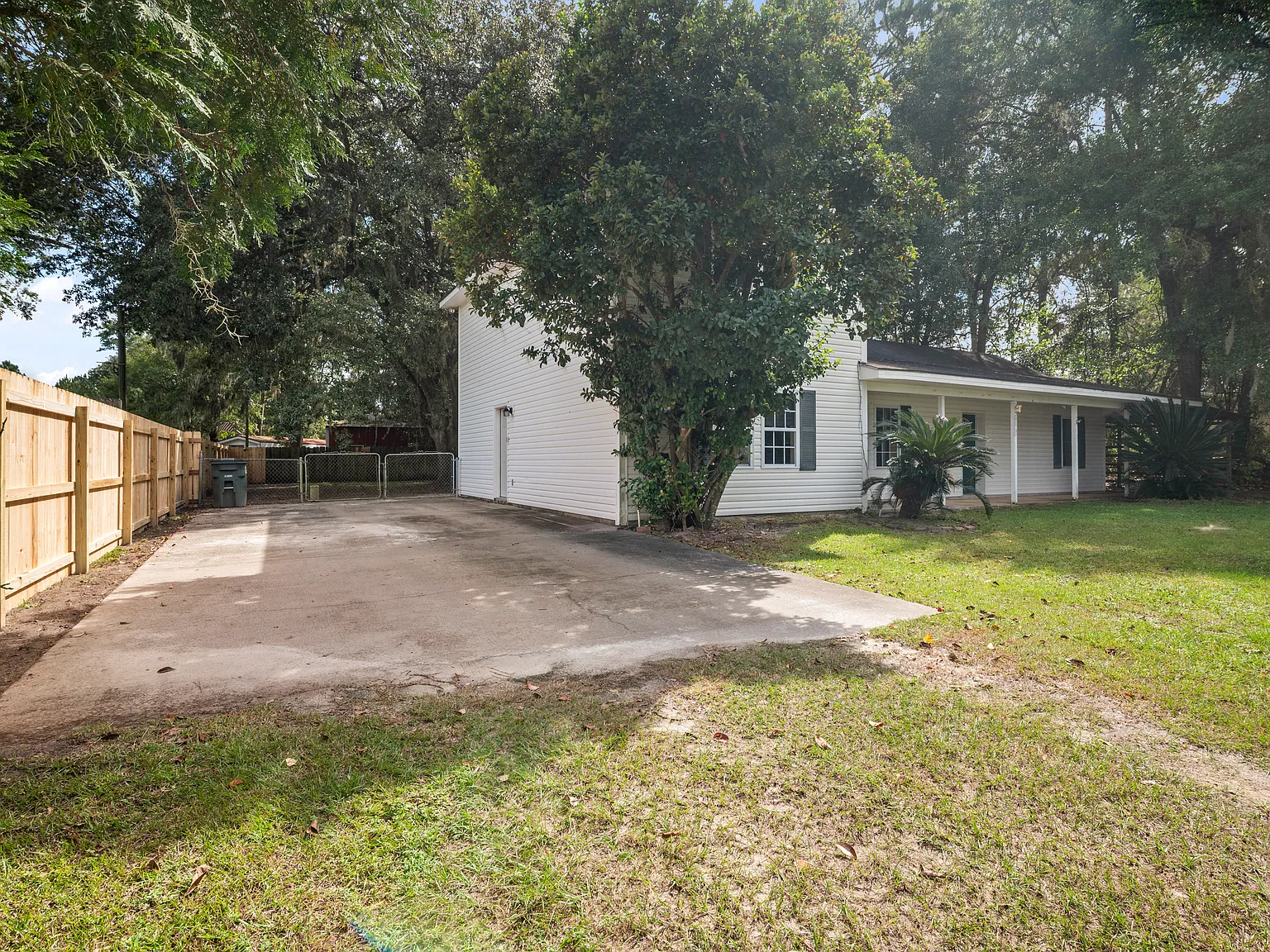 29 SE Jim St — Photo 3