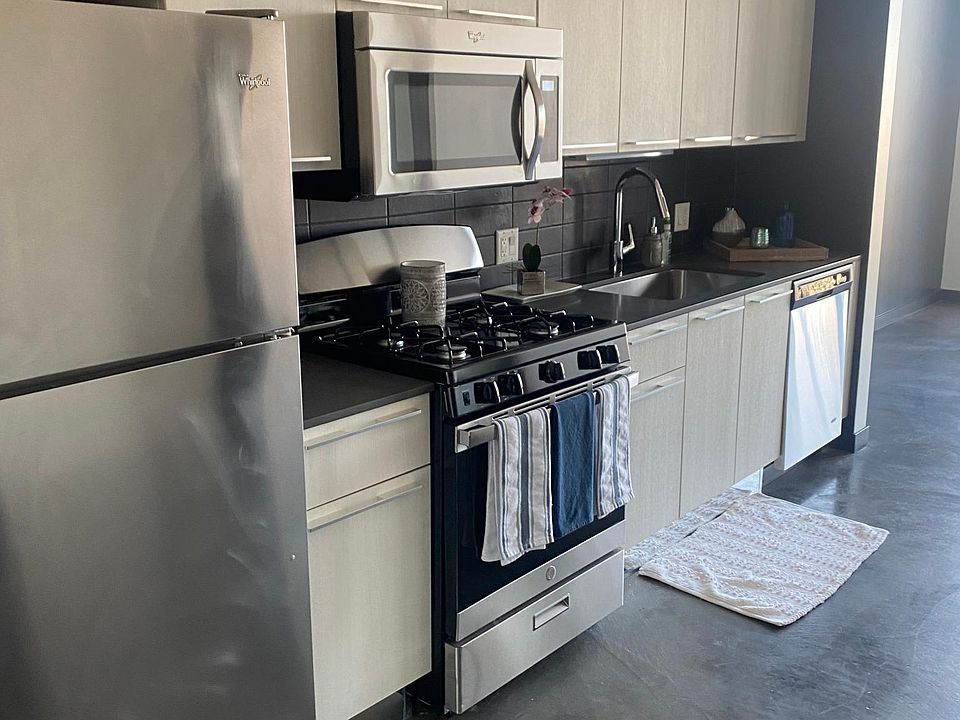 1st image of 1645 N Milwaukee Ave #406