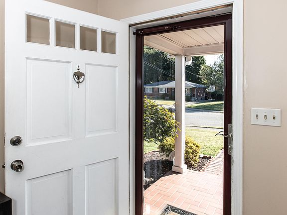 3rd image of 2908 Glenafton Ln