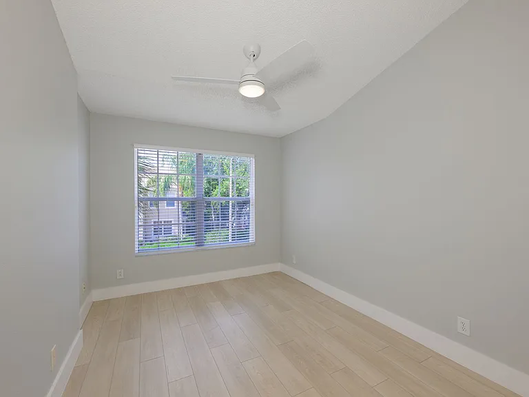 671 Vallance Way NE — Photo 26