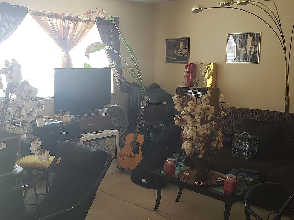 2nd image of 4 Florence Tollgate Pl Unit 2