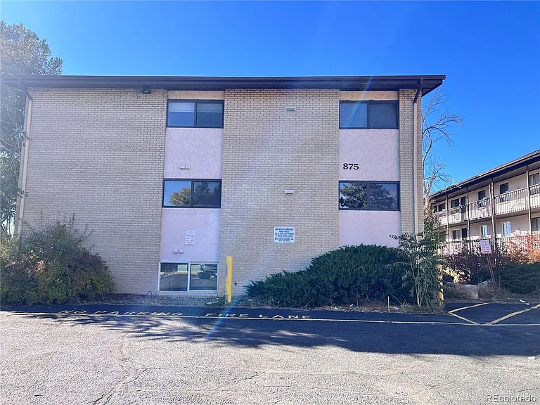 875 S Quebec St #25 — Photo 2
