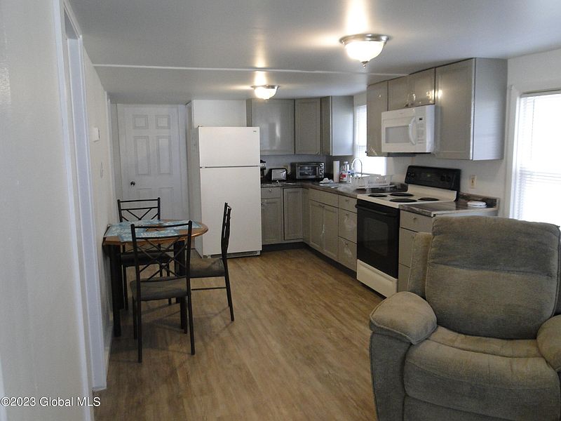 3rd image of 2545 3rd Avenue