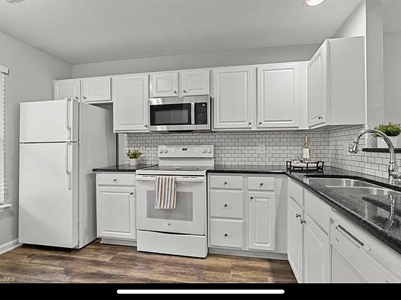 2nd image of 3744 Winborne Ln