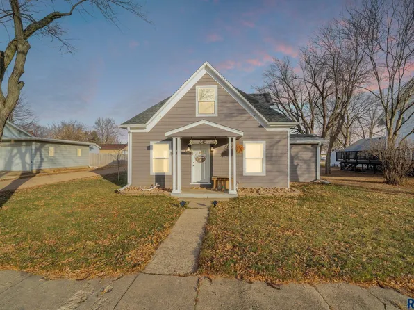 345 W 3rd St, Parker, SD 57053