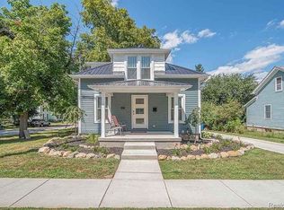 216 W Rockwell St, Fenton, MI 48430