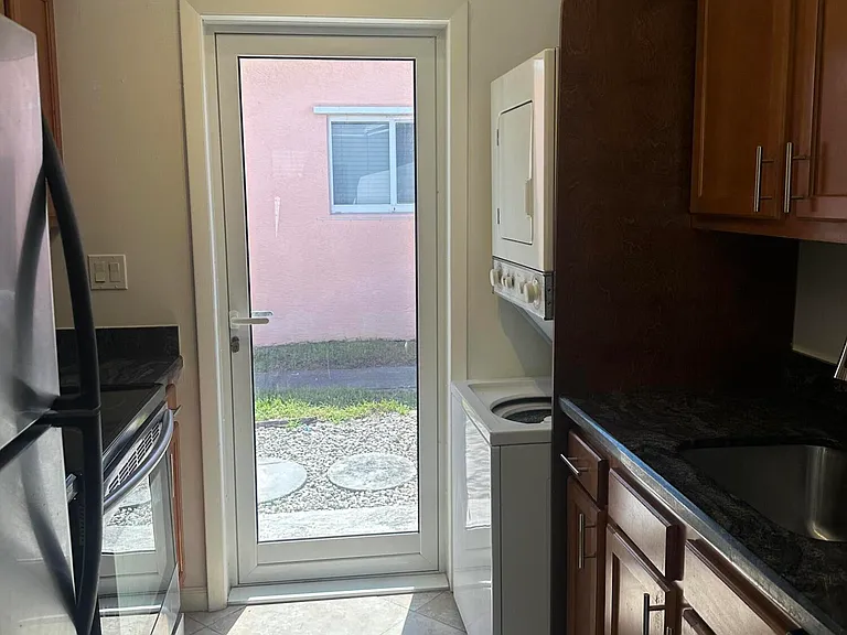 1632 NE 56th Ct — Photo 8