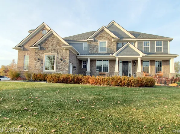 57234 Meadowcreek Cir N, South Lyon, MI 48178