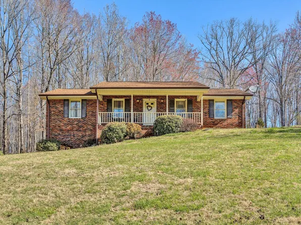 106 Oak Branch Ct, Vinton, VA 24179