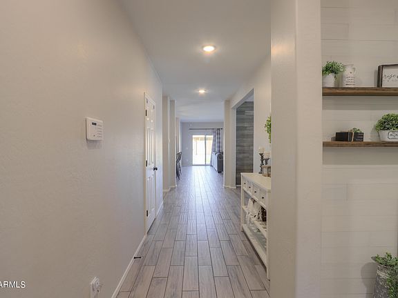 5th image of 242 W PACIFIC Drive