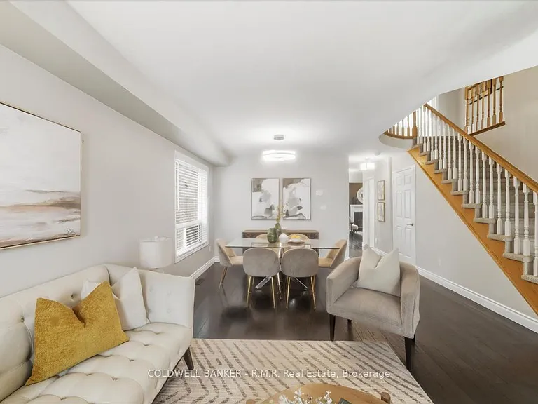 45 Angier Cres — Photo 5
