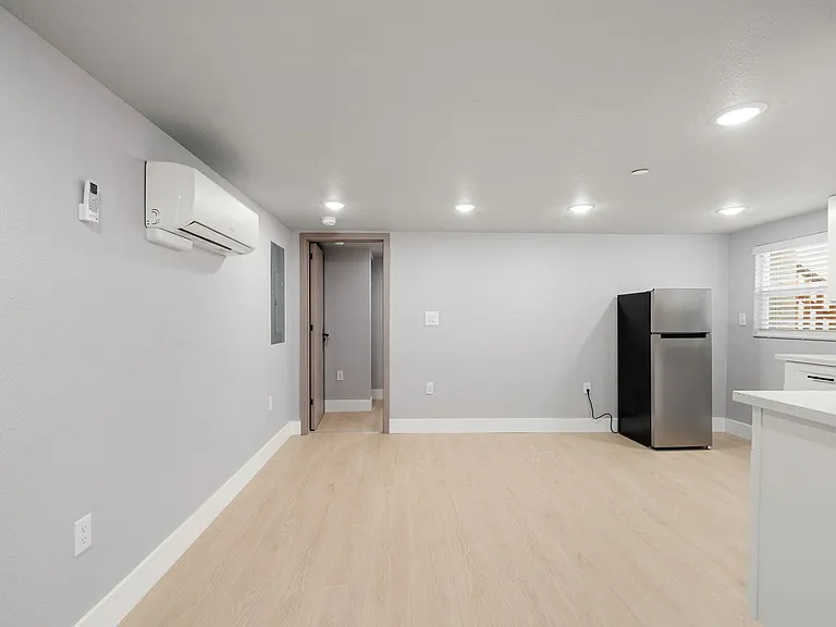 313 D St — Photo 17