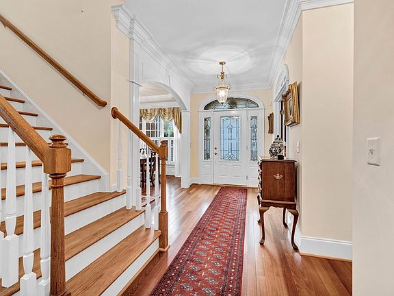 4th image of 5 Hollyhill Ct