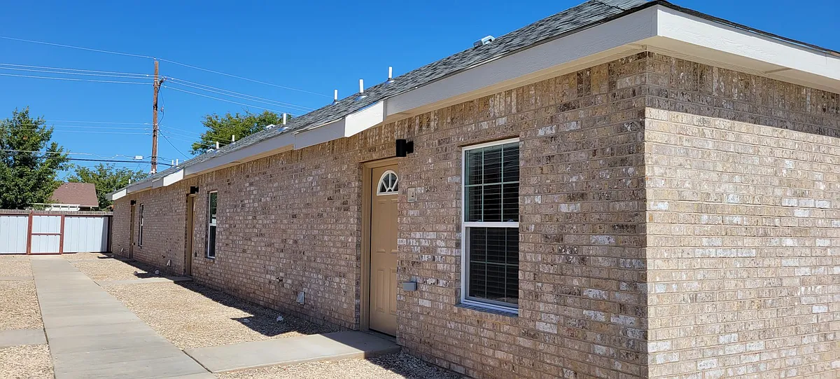 Building Photo - 2412 E 14th St #2