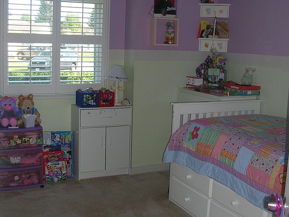 Bedroom,2 Dual Pane Windows