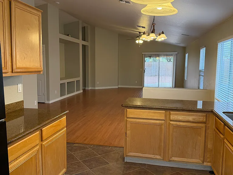 3528 W Fallen Leaf Ln — Photo 11