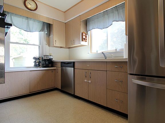 5th image of 50 30th St N