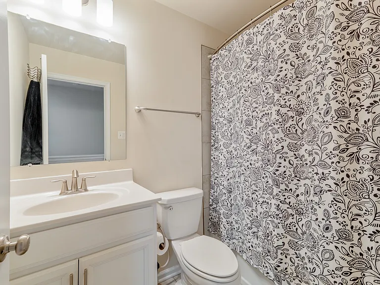 Full bath on upper level