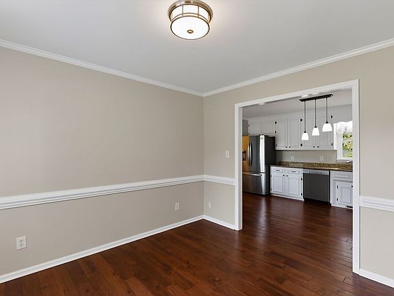 4th image of 7209 Silver Maple St