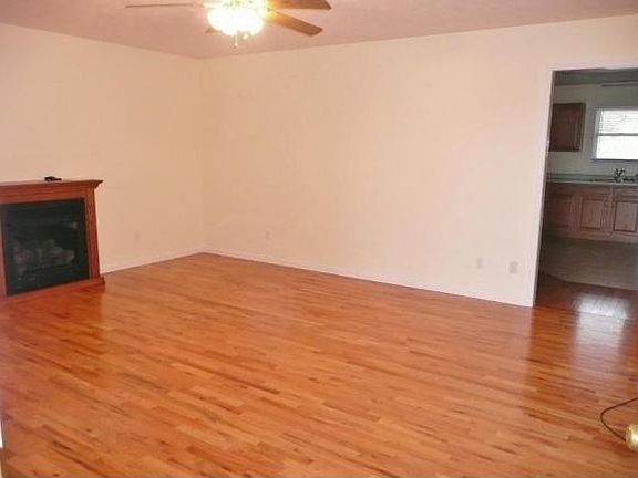 3rd image of 107 Lake Dr