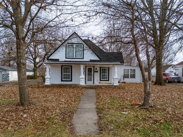 604 S 3rd St, Odessa, MO 64076