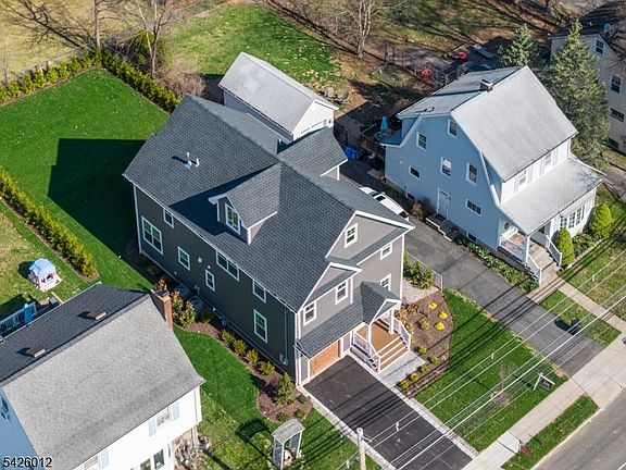 4th image of 44 Brooklake Rd
