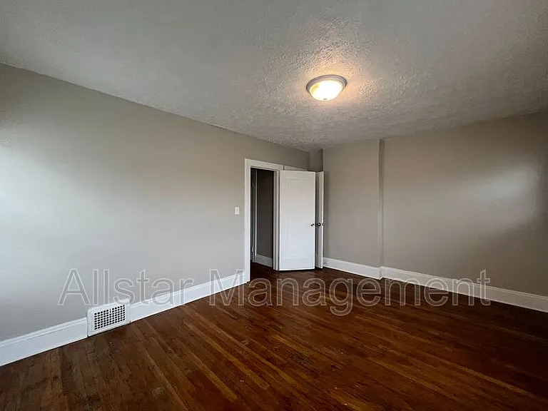 3301 Washington Blvd — Photo 22