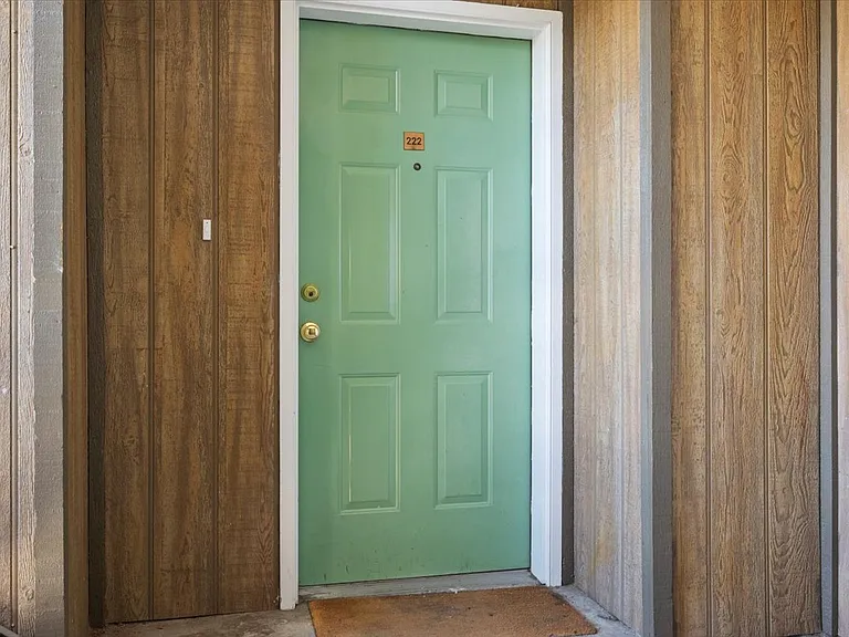 718 W 1720 N #222 — Photo 2
