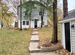 36 S Maple Ave, Fox Lake, IL 60020