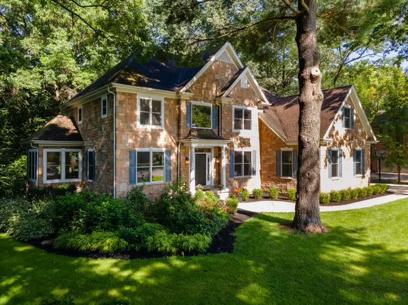 3266 Estates Dr, Saint Joseph, MI 49085