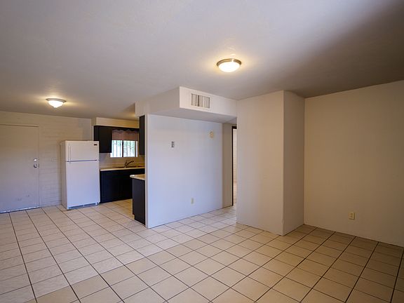 5th image of 727 W Idaho St APT A