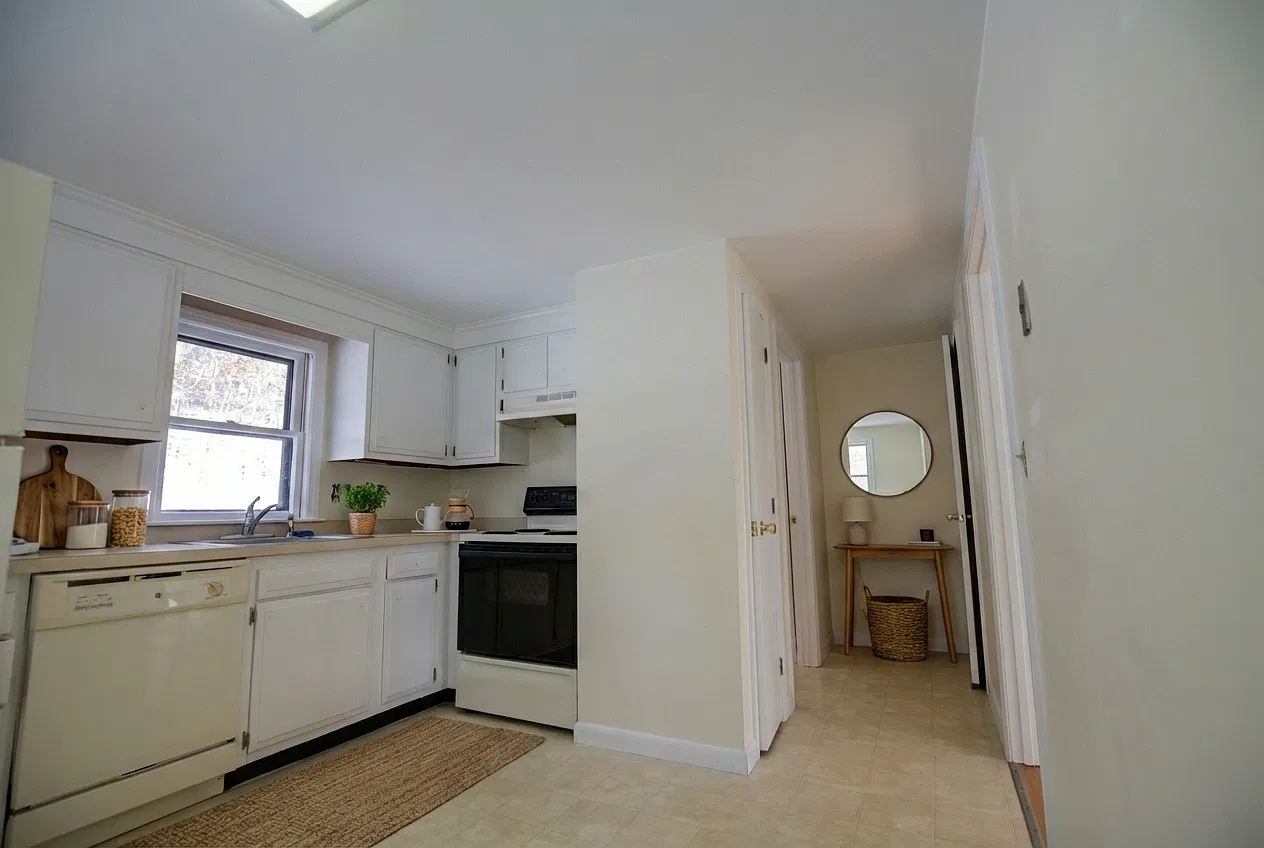 2 bed, 1.5 bath, 1040 sqft, $2,600 — Photo 2