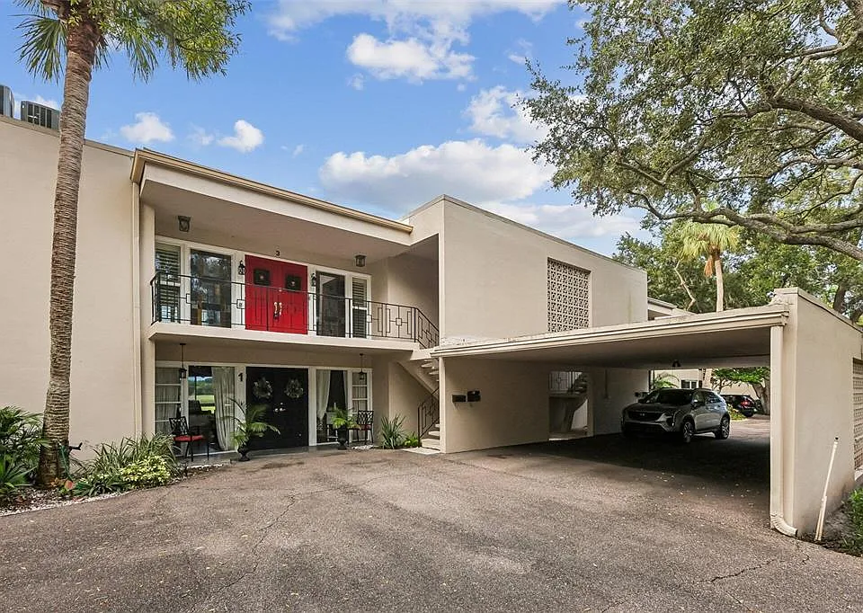 3 Country Club Dr #3