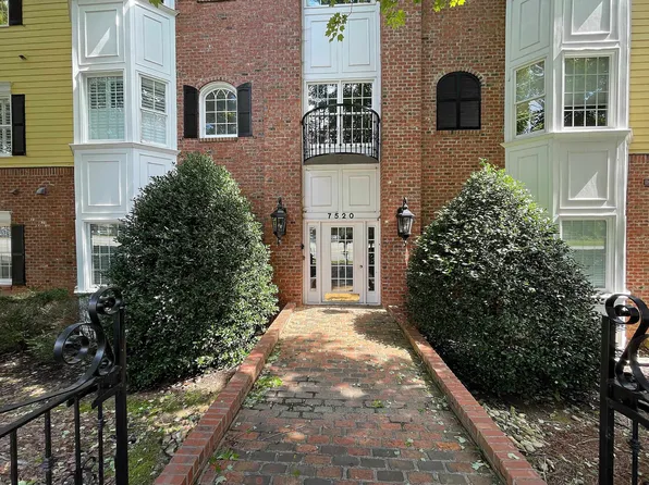7520 Lead Mine Rd APT 200, Raleigh, NC 27609