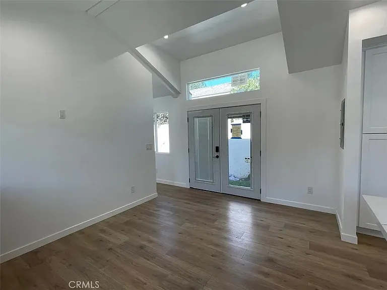 5834 Fallbrook Ave — Photo 3