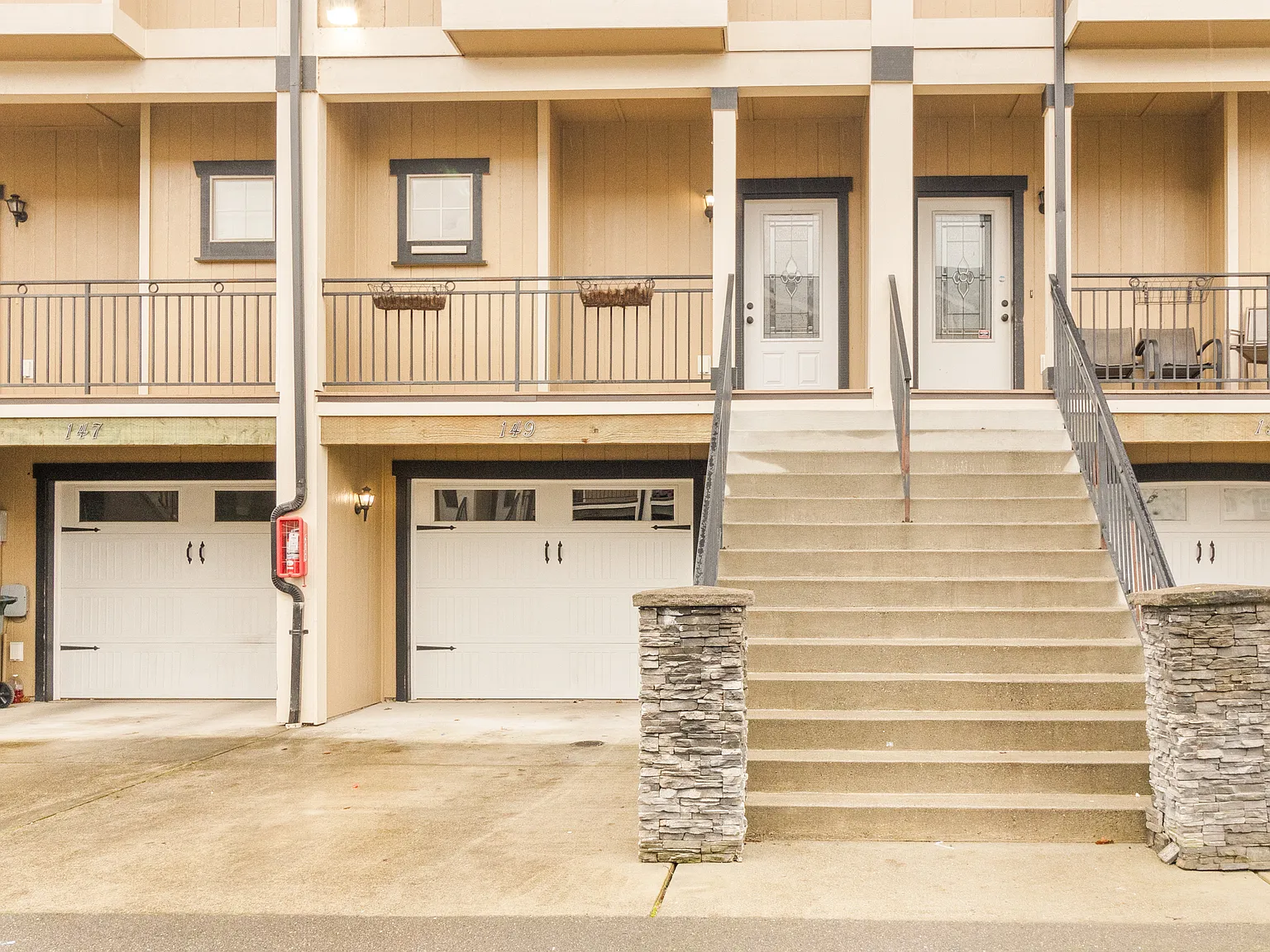 Gravelly Lake Brownstones — Photo 3