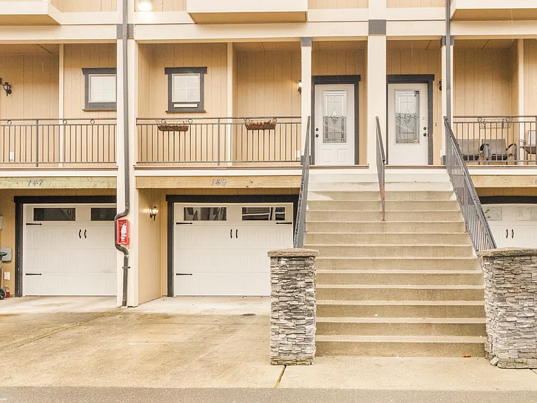 Gravelly Lake Brownstones — Photo 3
