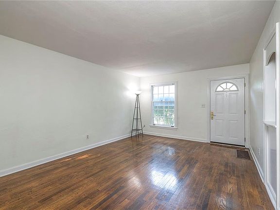 5th image of 8100 Belleview Ave