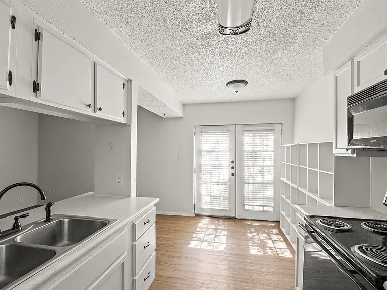 3507 Alpine Cir #3 — Photo 4