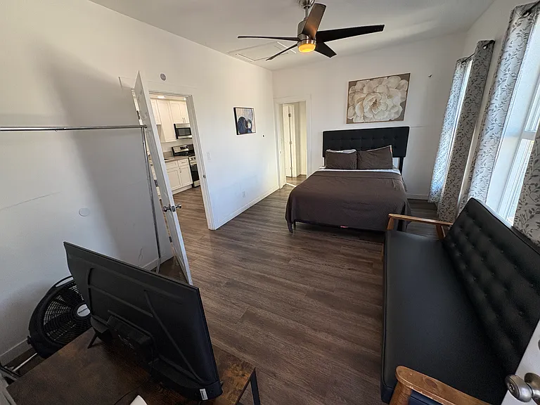 907 D Ave #5 — Photo 13