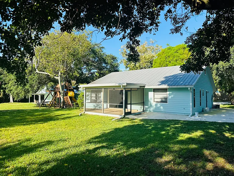10908 SE Hobart St — Photo 3