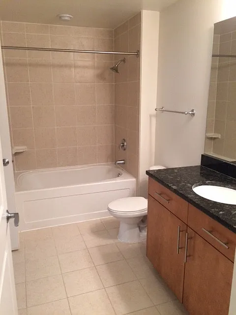 Beautiful 1 bedroom / 1 bath condo with balcony — Photo 1