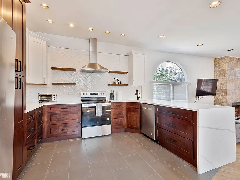 1517 W Irving Park Rd #CH — Photo 5