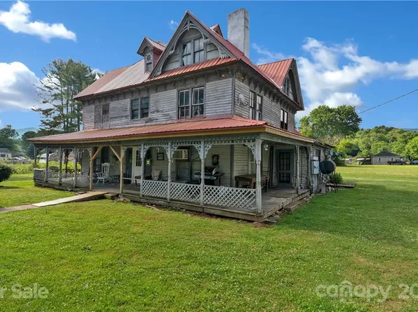 2856 Broad St, Clyde, NC 28721