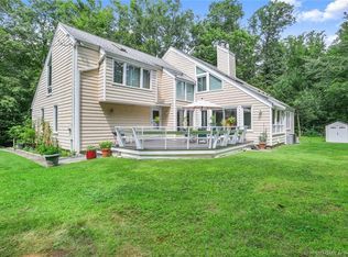 19 Northwood Ln, Stamford, CT 06903