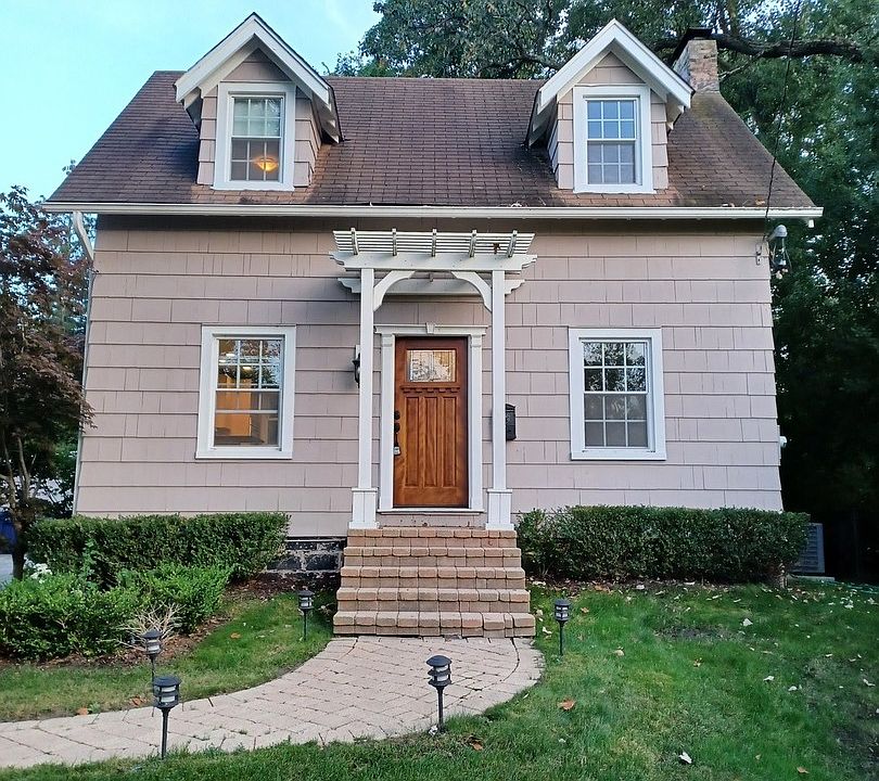 1st image of 574 Gray Ave
