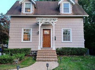 574 Gray Ave, Highland Park, IL