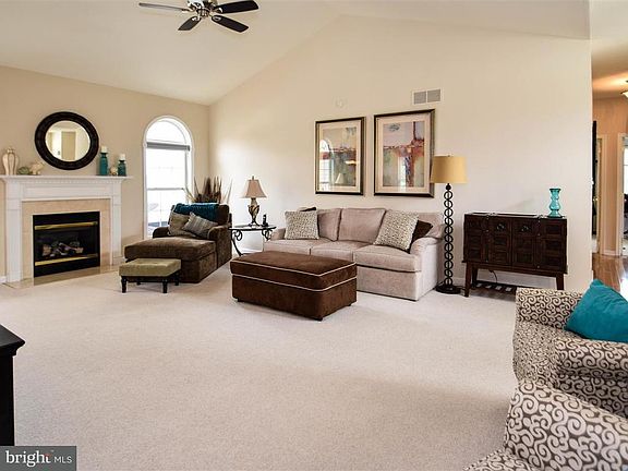 4th image of 21 Berkshire Dr