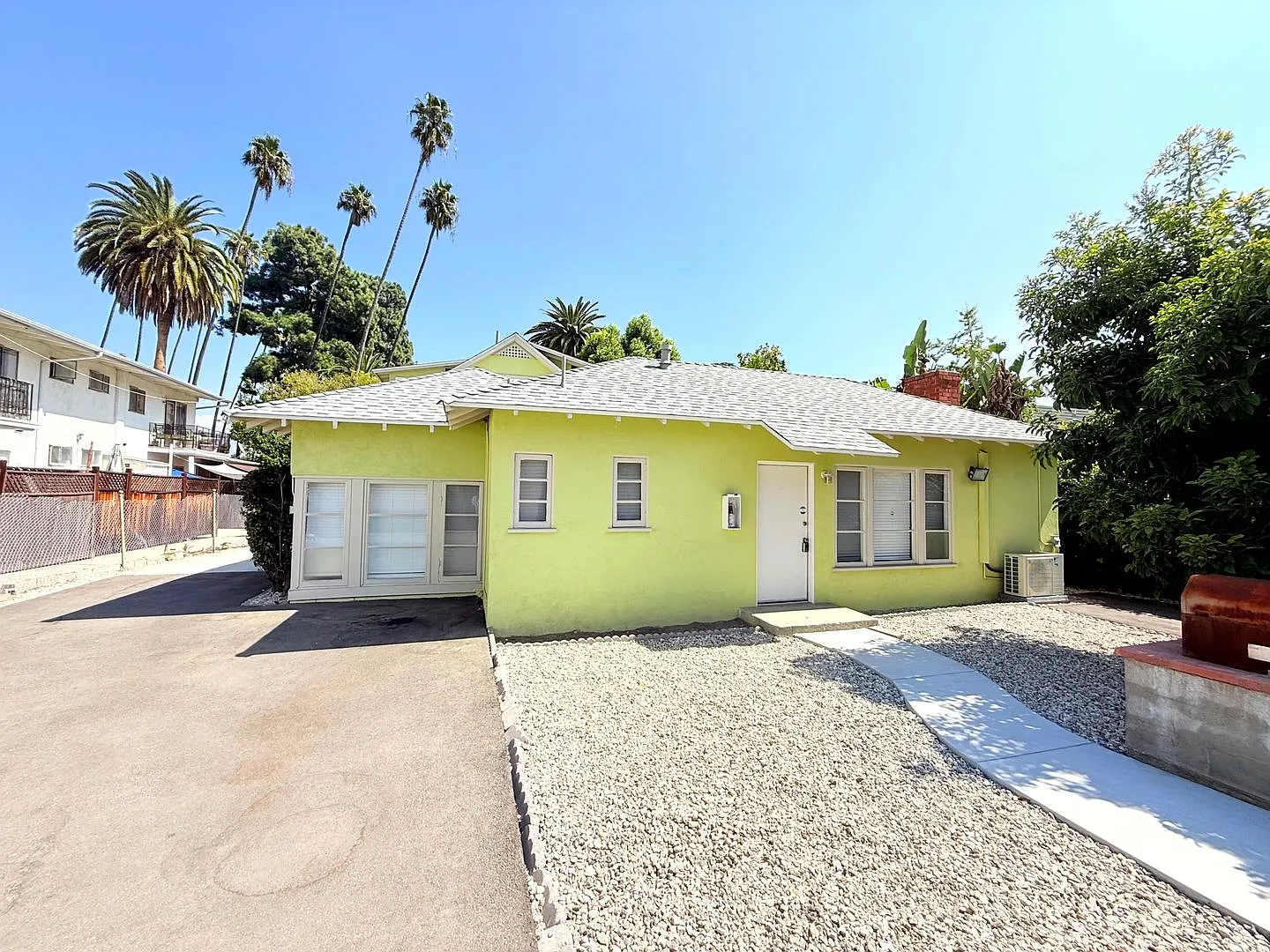 607-611 N. El Molino Avenue — Photo 1