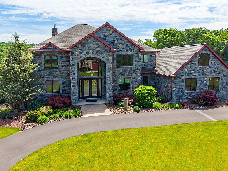1st image of 75 Carol Dr